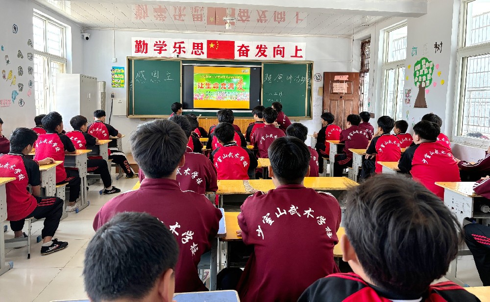 让爱与感恩在心中生长——少室山武术学校五月感恩主题活动